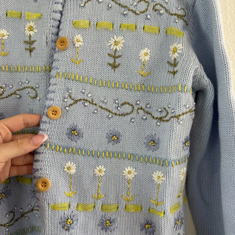Vintage Women’s Deane & White Embroidered Floral Cardigan Button Front Sweater - Picture 2 of 7